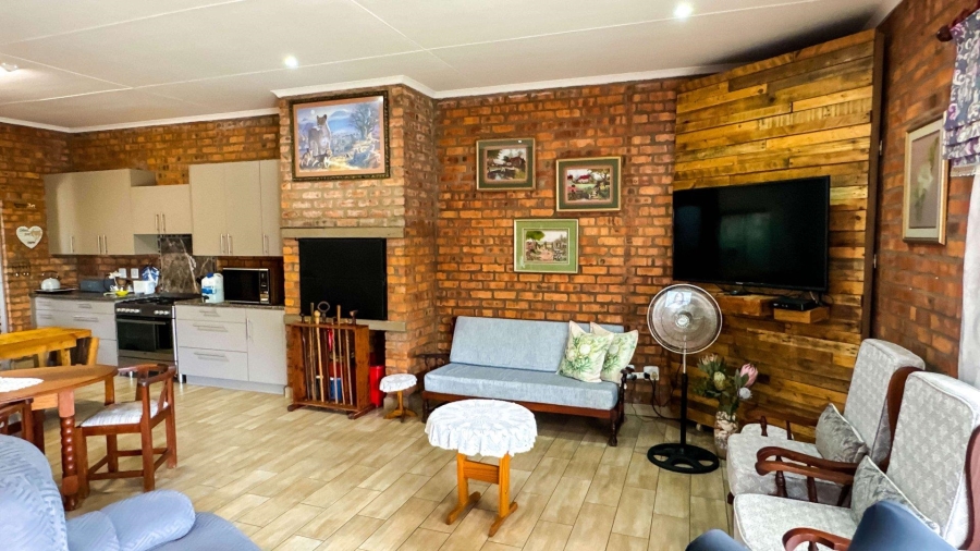 4 Bedroom Property for Sale in Fraaiuitsig Western Cape